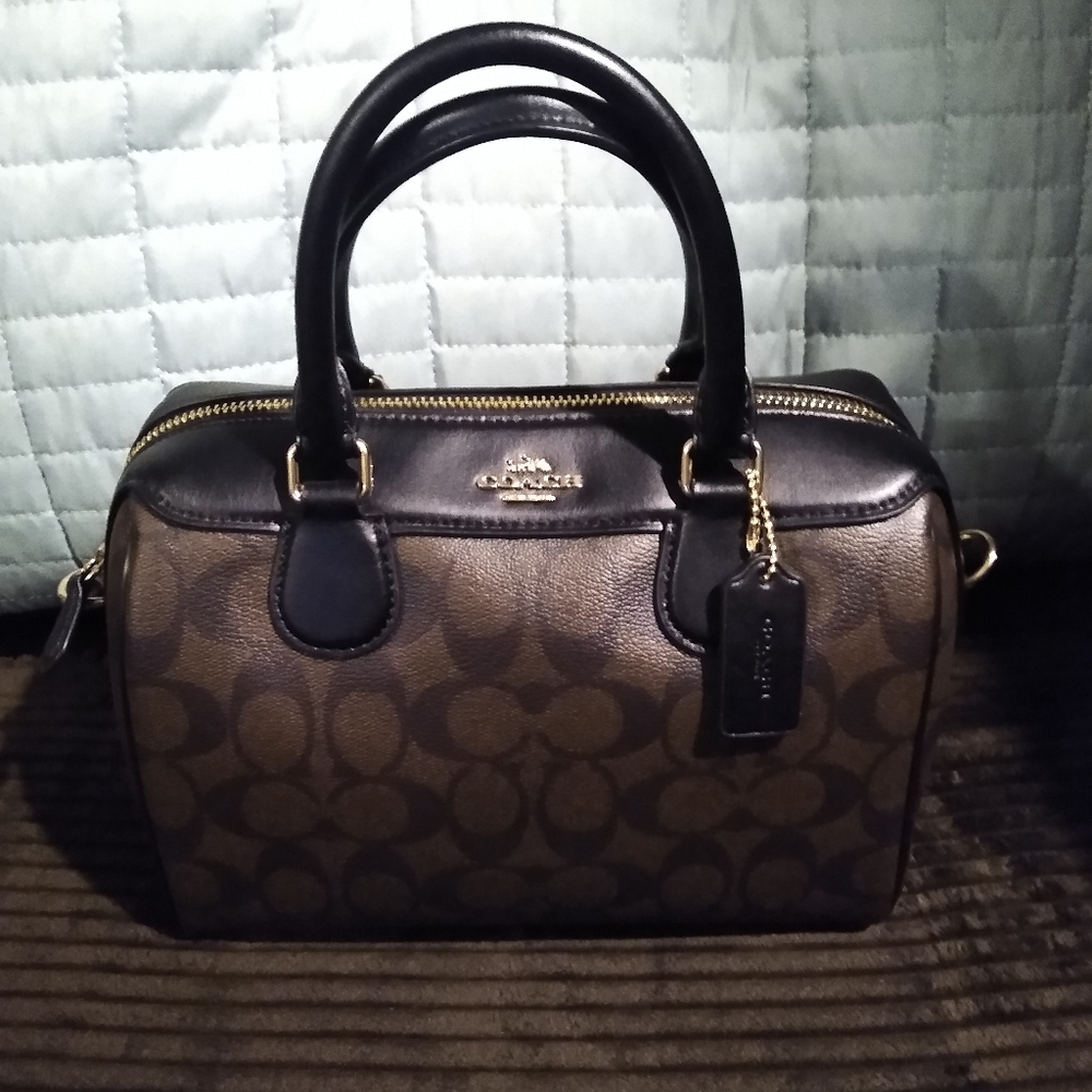 Coach Signature Mini Bennett